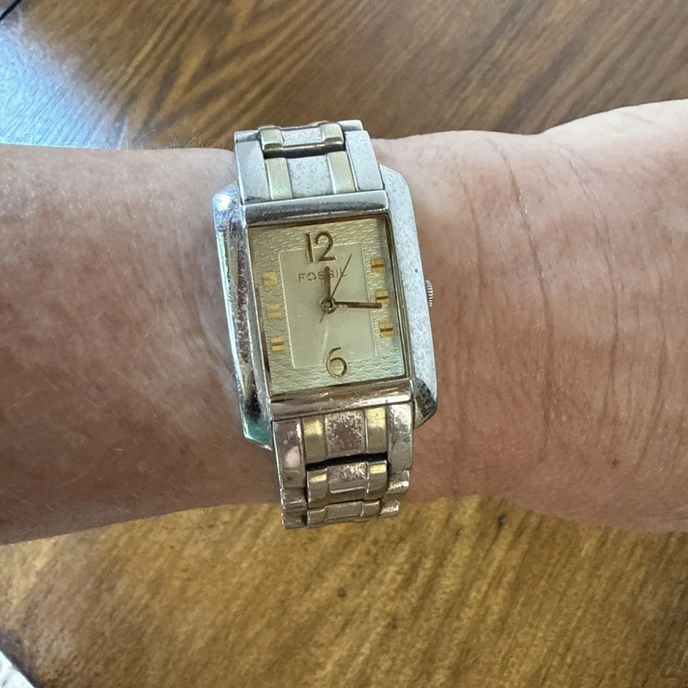 Fossil Quartz Watch Vintage Silver and Gold Tone Needs Battery